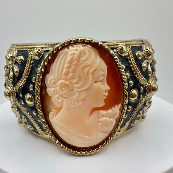 Amedeo 14k gold plated black enamel genuine carved shell cameo bangle bracelet - Picture 4 of 9